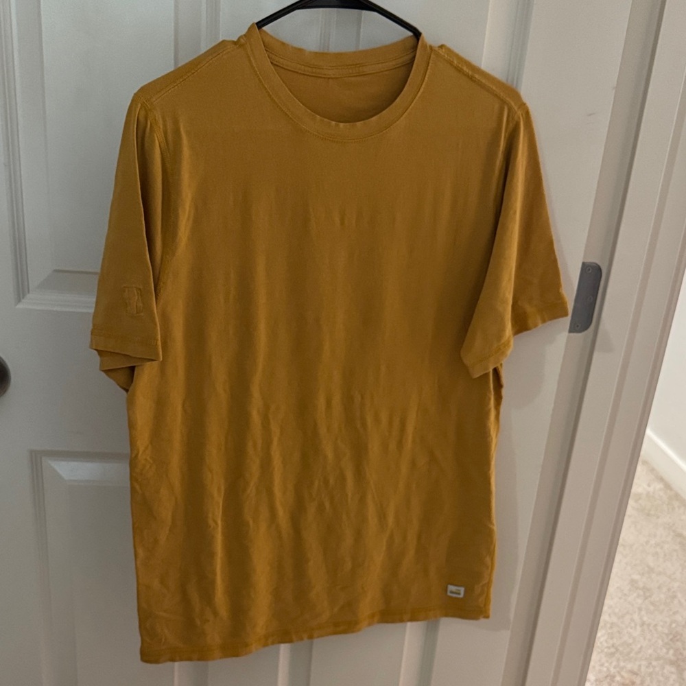 Men's Vuori Tuvalu Tee in Dark Yellow